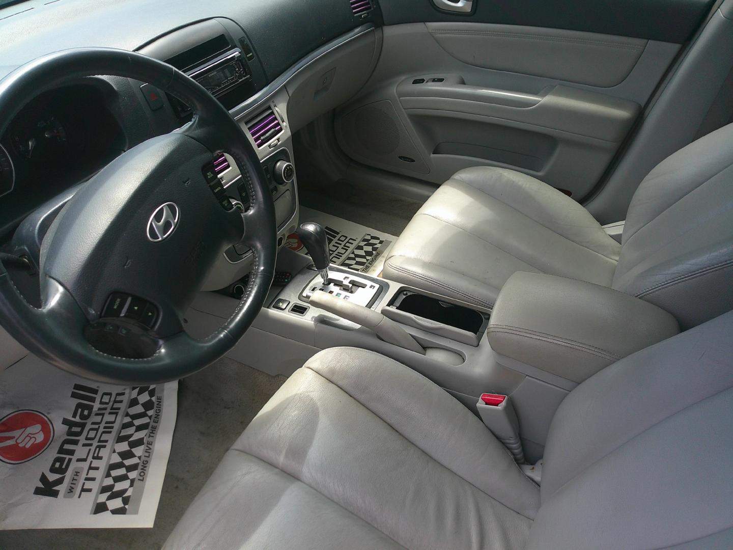 2008 SILVER HYUNDAI SONATA LIMITED; SE (5NPEU46C68H) , located at 390 Hansen Avenue, Orange Park, FL, 32065, (904) 276-7933, 30.130497, -81.787529 - Photo#2